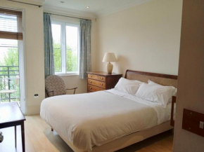 Lovely apartment with Underground Parking in Kew, Richmond London
